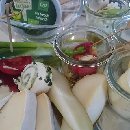 K82 & Bed and Breakfast Kirchentellinsfurt