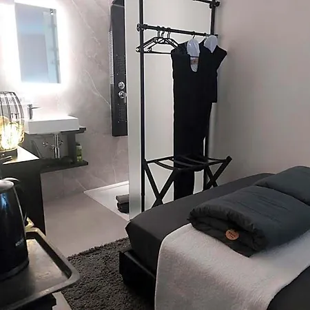 Bed & Breakfast K82 &