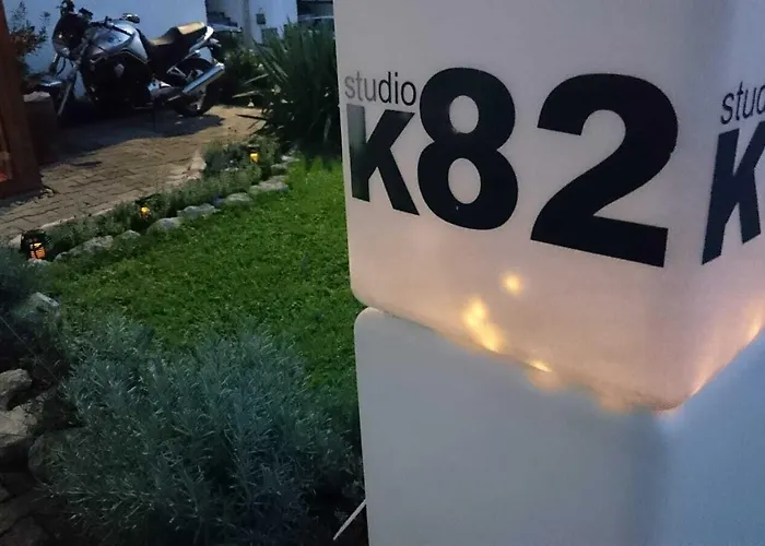 לינה וארוחת בוקר K82 &