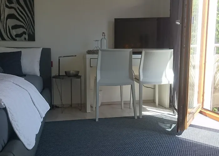 לינה וארוחת בוקר K82 & Kirchentellinsfurt