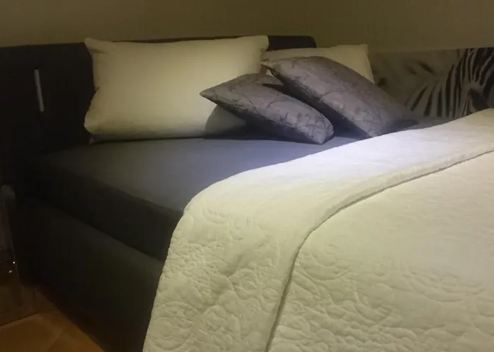 לינה וארוחת בוקר K82 &