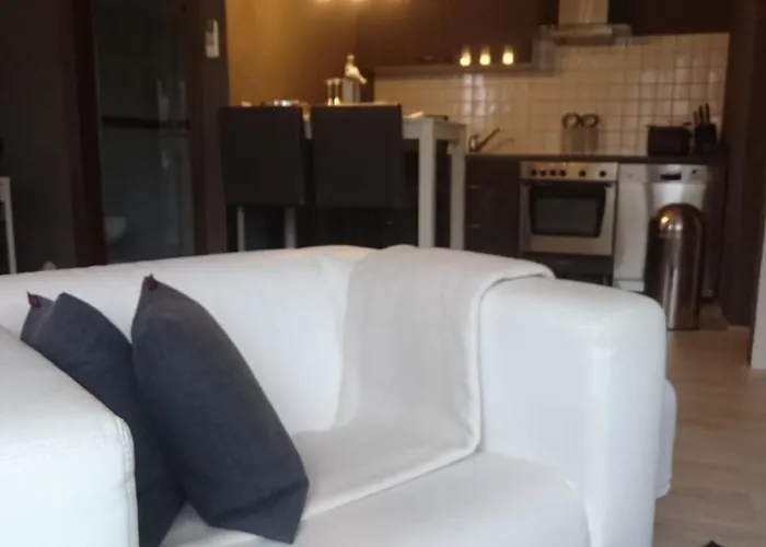 K82 & לינה וארוחת בוקר 4*