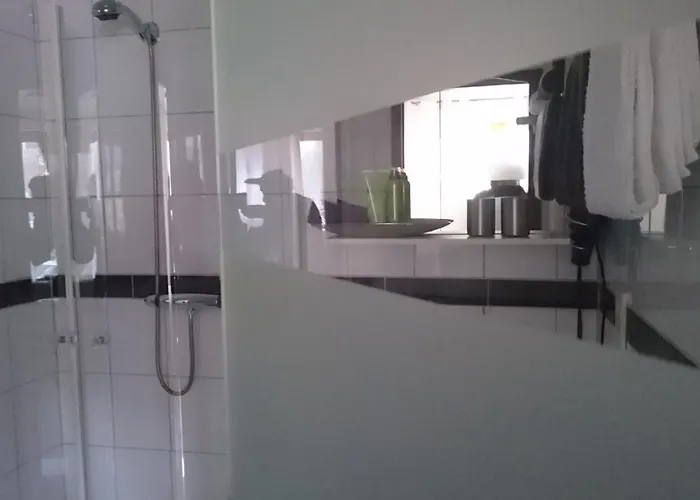 לינה וארוחת בוקר K82 & 4*